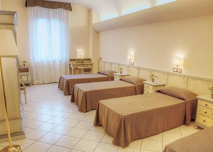 Готель Santa Margherita - 3*